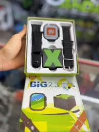 smartwatch Ace-50 Ultra 3 y un mini altavoz